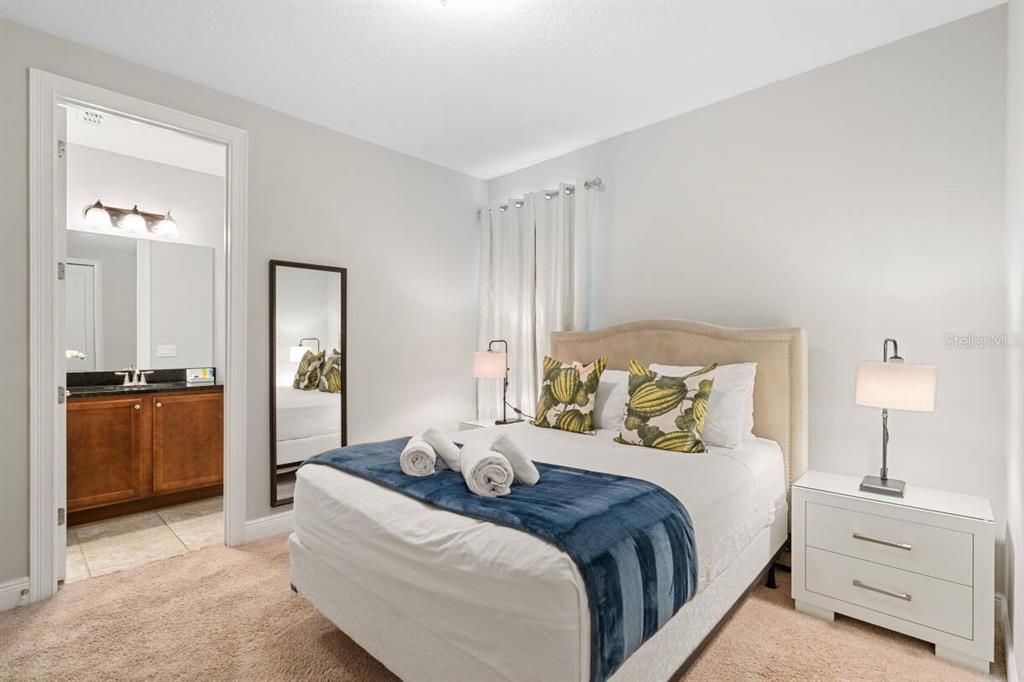 For Sale: $777,000 (6 beds, 6 baths, 3317 Square Feet)