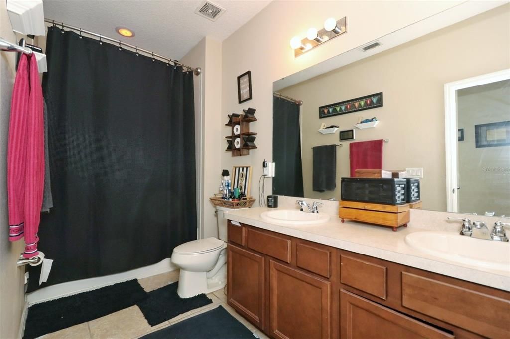 На продажу: $295,000 (3 спален, 2 ванн, 1658 Квадратных фут)