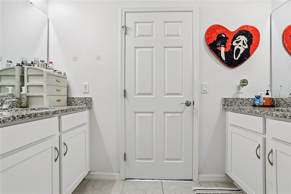 На продажу: $410,000 (4 спален, 2 ванн, 1833 Квадратных фут)