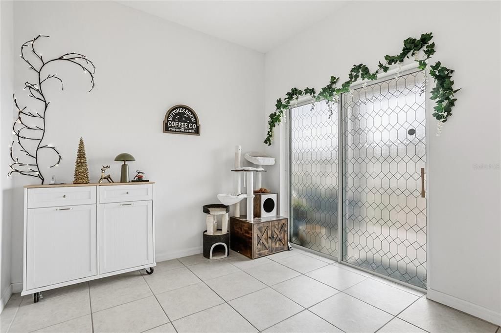 На продажу: $410,000 (4 спален, 2 ванн, 1833 Квадратных фут)