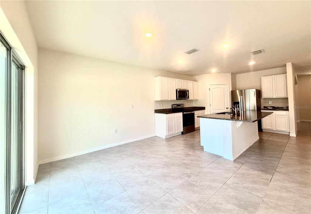 For Rent: $2,690 (5 beds, 3 baths, 2807 Square Feet)