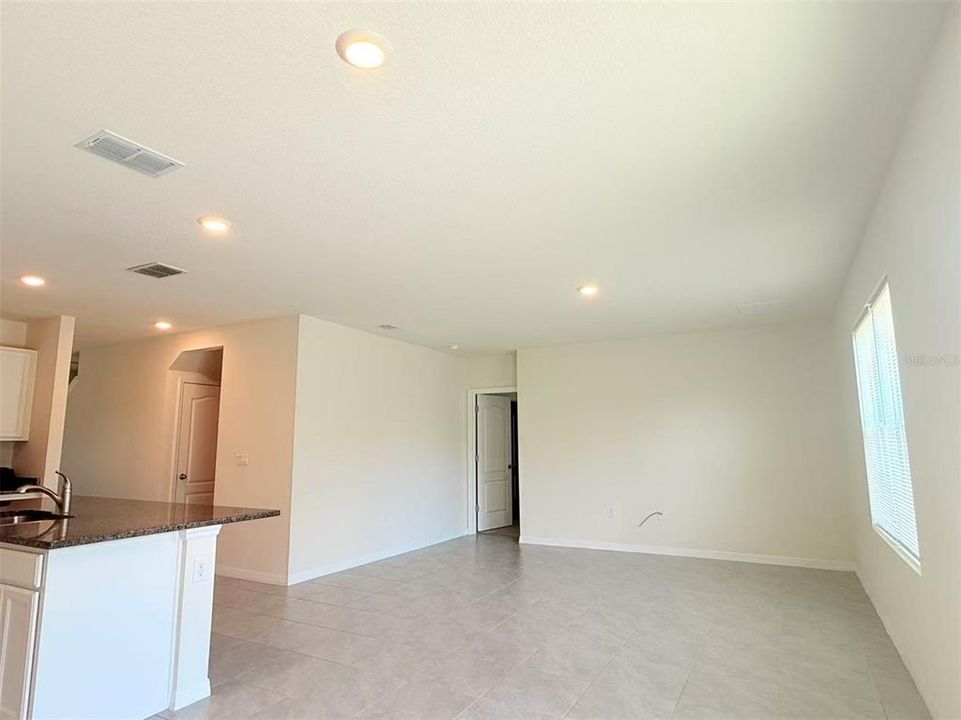 For Rent: $2,690 (5 beds, 3 baths, 2807 Square Feet)