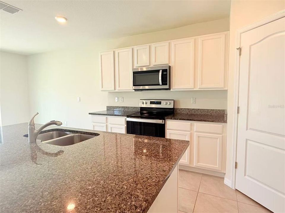 For Rent: $2,690 (5 beds, 3 baths, 2807 Square Feet)