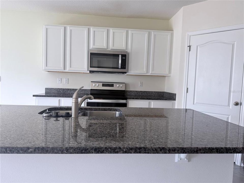 For Rent: $2,690 (5 beds, 3 baths, 2807 Square Feet)