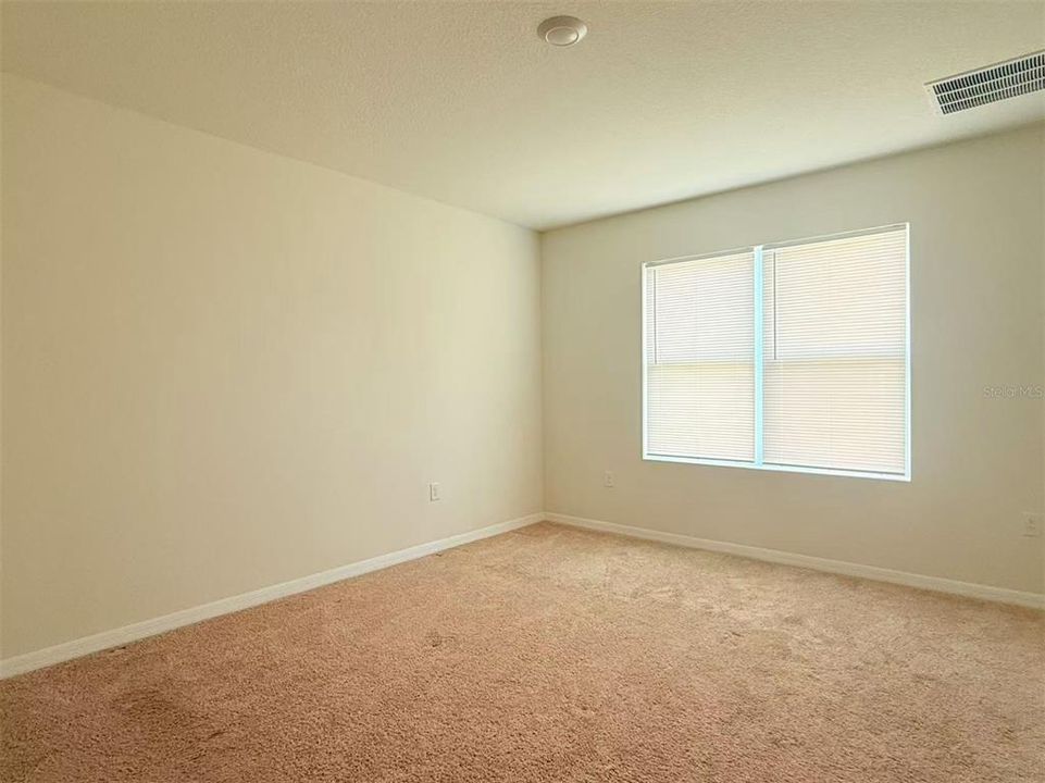 For Rent: $2,690 (5 beds, 3 baths, 2807 Square Feet)