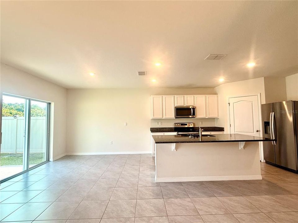 For Rent: $2,690 (5 beds, 3 baths, 2807 Square Feet)