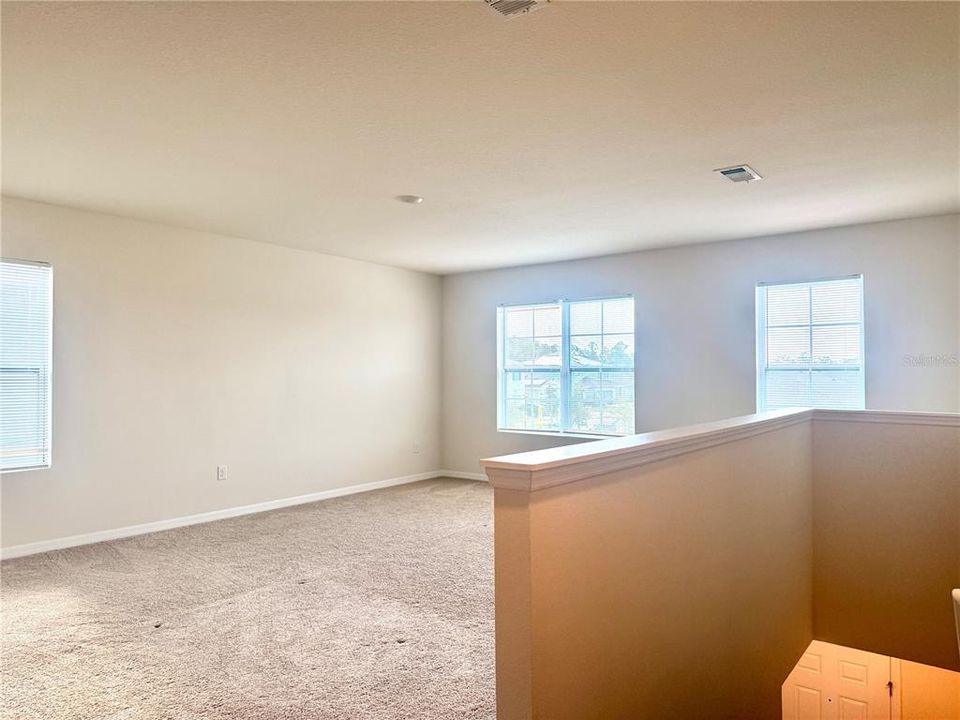 For Rent: $2,690 (5 beds, 3 baths, 2807 Square Feet)