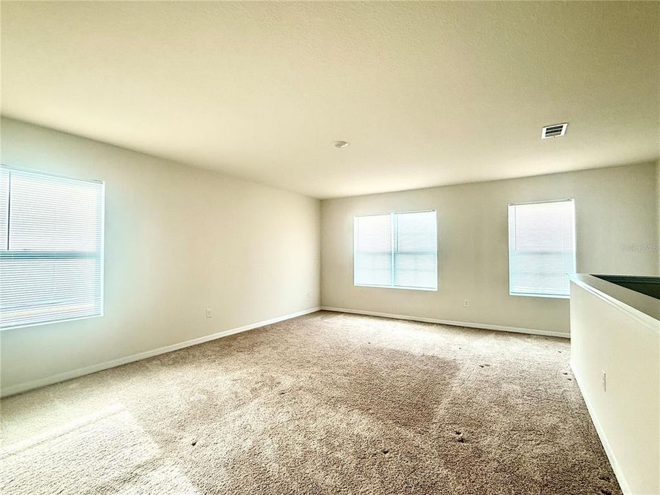 For Rent: $2,690 (5 beds, 3 baths, 2807 Square Feet)