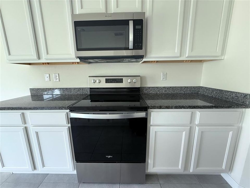 For Rent: $2,690 (5 beds, 3 baths, 2807 Square Feet)