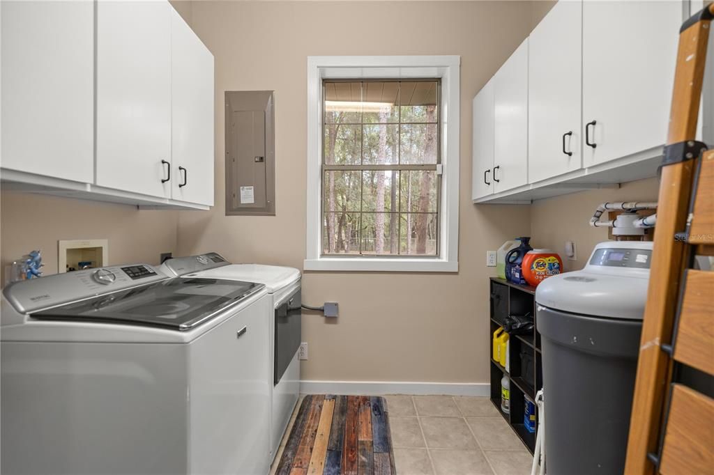 For Sale: $449,000 (4 beds, 3 baths, 2836 Square Feet)