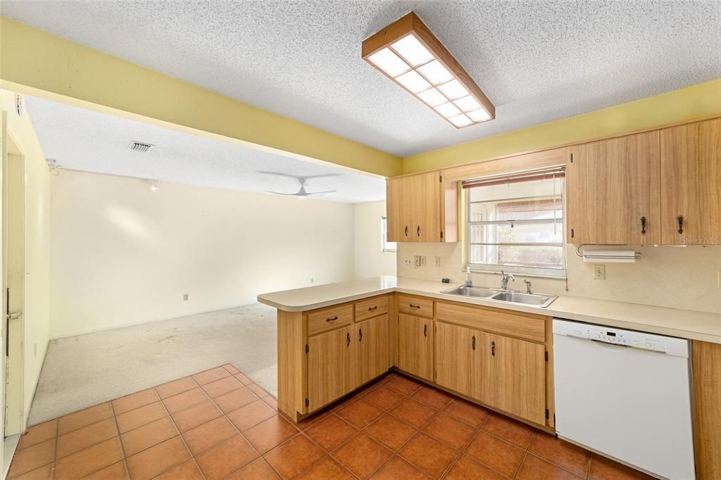 待售: $150,000 (2 贝兹, 2 浴室, 1409 平方英尺)