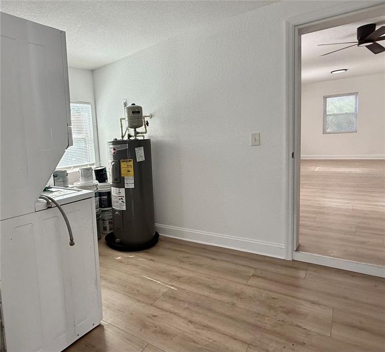 待售: $299,900 (3 贝兹, 2 浴室, 1223 平方英尺)