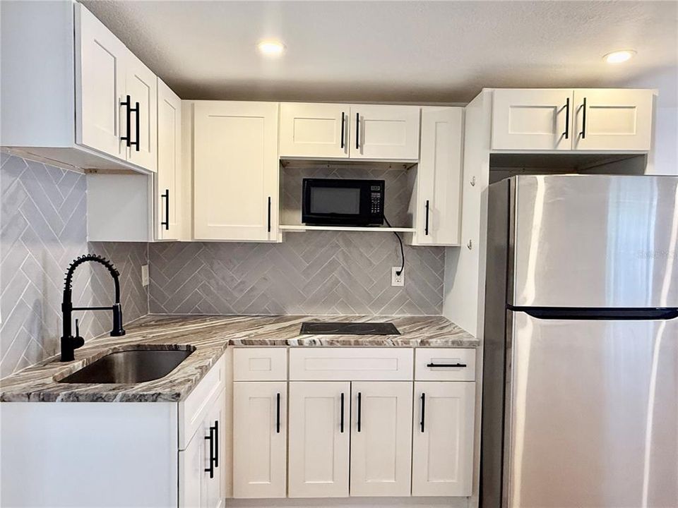 待售: $299,900 (3 贝兹, 2 浴室, 1223 平方英尺)