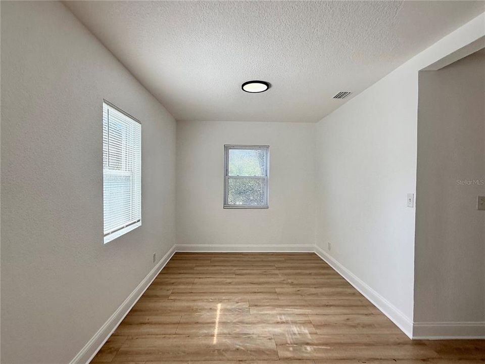 待售: $299,900 (3 贝兹, 2 浴室, 1223 平方英尺)