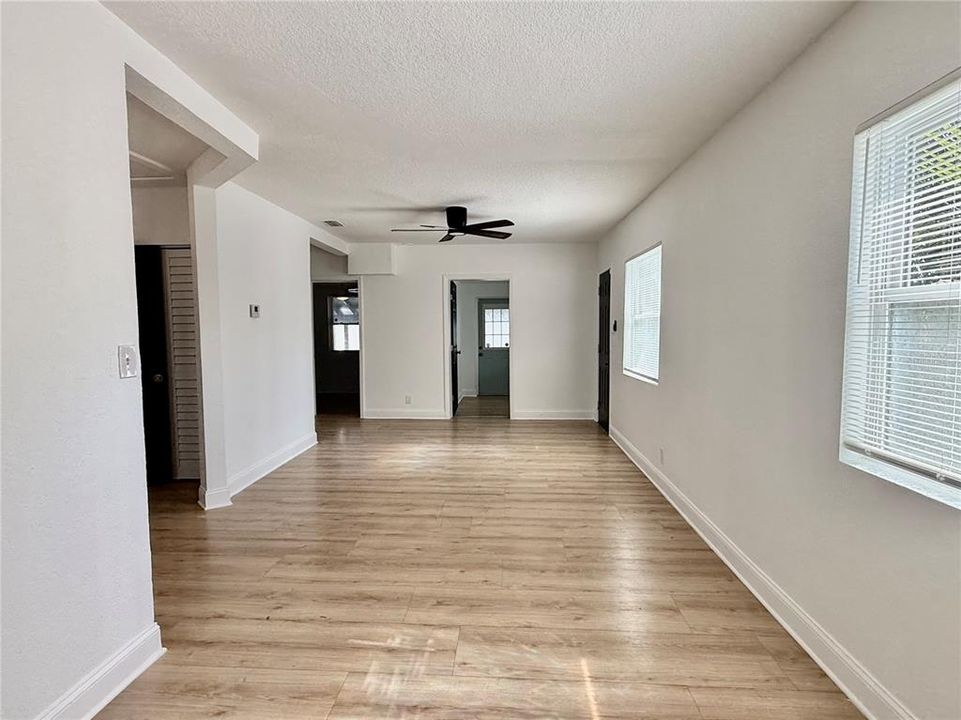 待售: $299,900 (3 贝兹, 2 浴室, 1223 平方英尺)