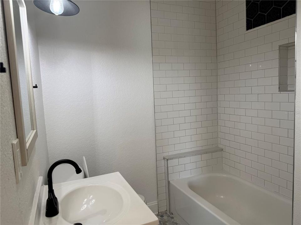 待售: $299,900 (3 贝兹, 2 浴室, 1223 平方英尺)