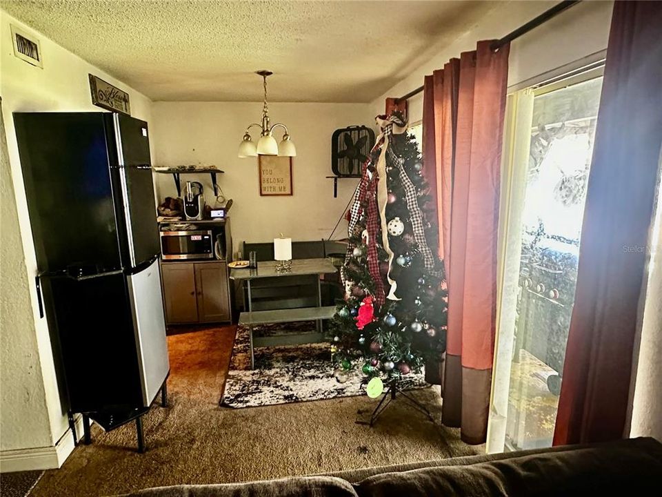 For Sale: $105,900 (2 beds, 2 baths, 976 Square Feet)
