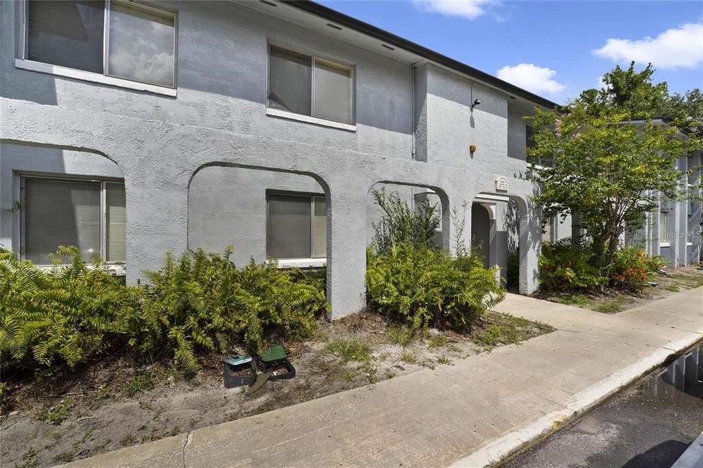 For Sale: $105,900 (2 beds, 2 baths, 976 Square Feet)