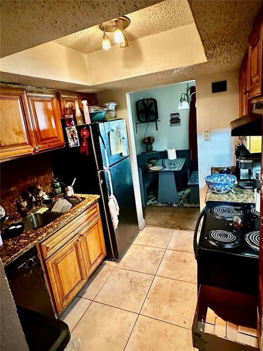 For Sale: $105,900 (2 beds, 2 baths, 976 Square Feet)