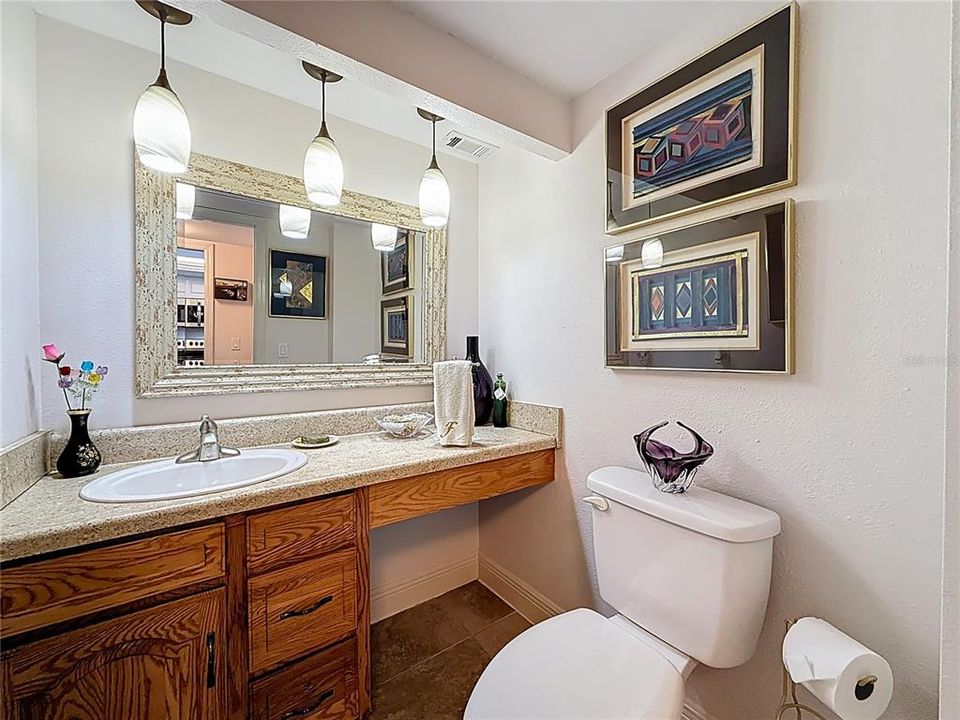 待售: $169,000 (1 贝兹, 1 浴室, 810 平方英尺)