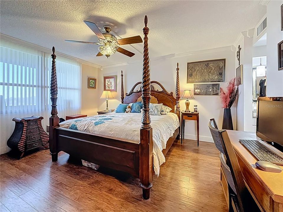 待售: $169,000 (1 贝兹, 1 浴室, 810 平方英尺)