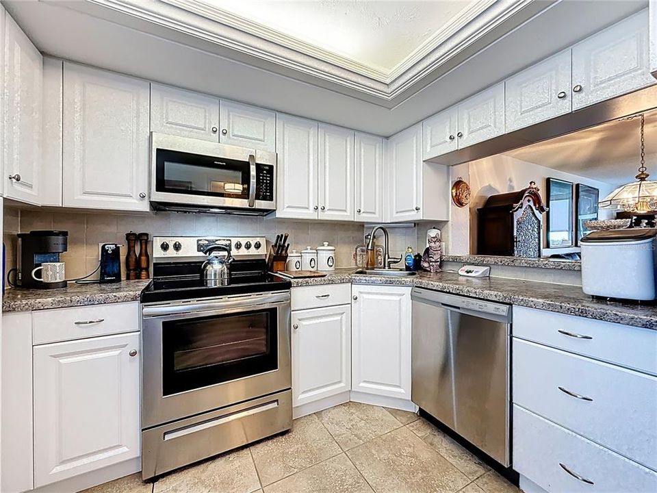 待售: $169,000 (1 贝兹, 1 浴室, 810 平方英尺)