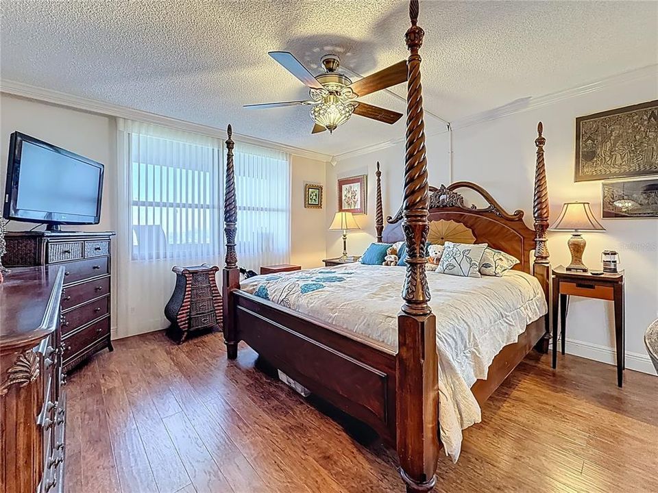 待售: $169,000 (1 贝兹, 1 浴室, 810 平方英尺)