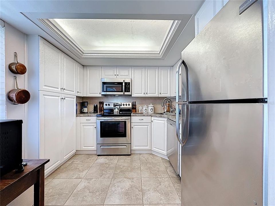 待售: $169,000 (1 贝兹, 1 浴室, 810 平方英尺)