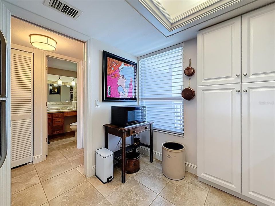 待售: $169,000 (1 贝兹, 1 浴室, 810 平方英尺)