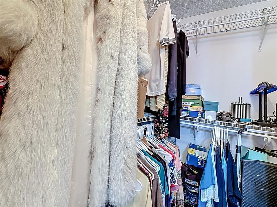 待售: $169,000 (1 贝兹, 1 浴室, 810 平方英尺)