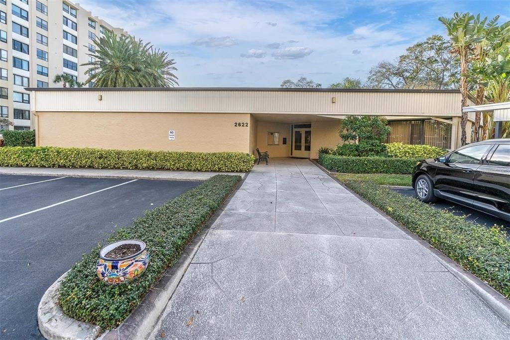 待售: $169,000 (1 贝兹, 1 浴室, 810 平方英尺)