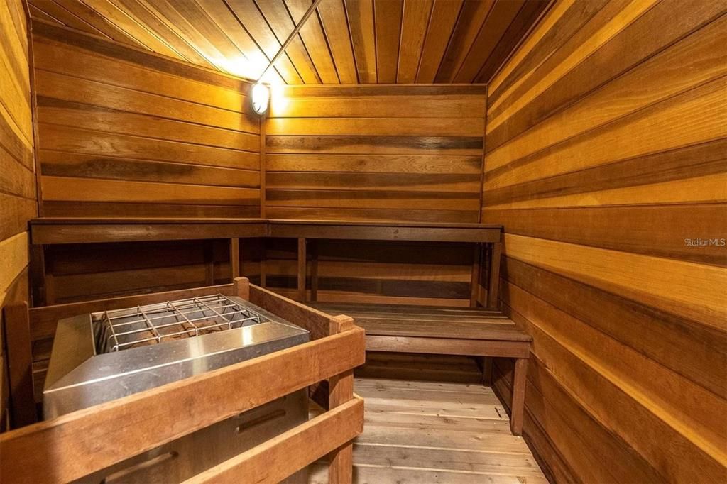 待售: $169,000 (1 贝兹, 1 浴室, 810 平方英尺)