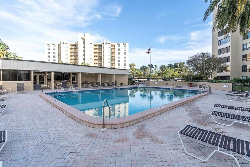 待售: $169,000 (1 贝兹, 1 浴室, 810 平方英尺)