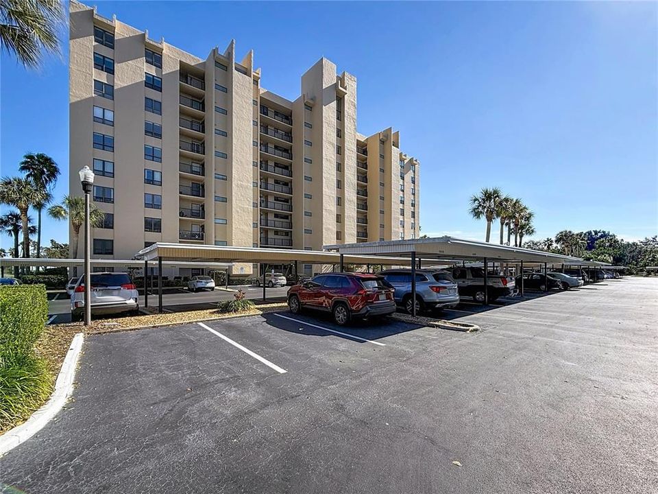 待售: $169,000 (1 贝兹, 1 浴室, 810 平方英尺)