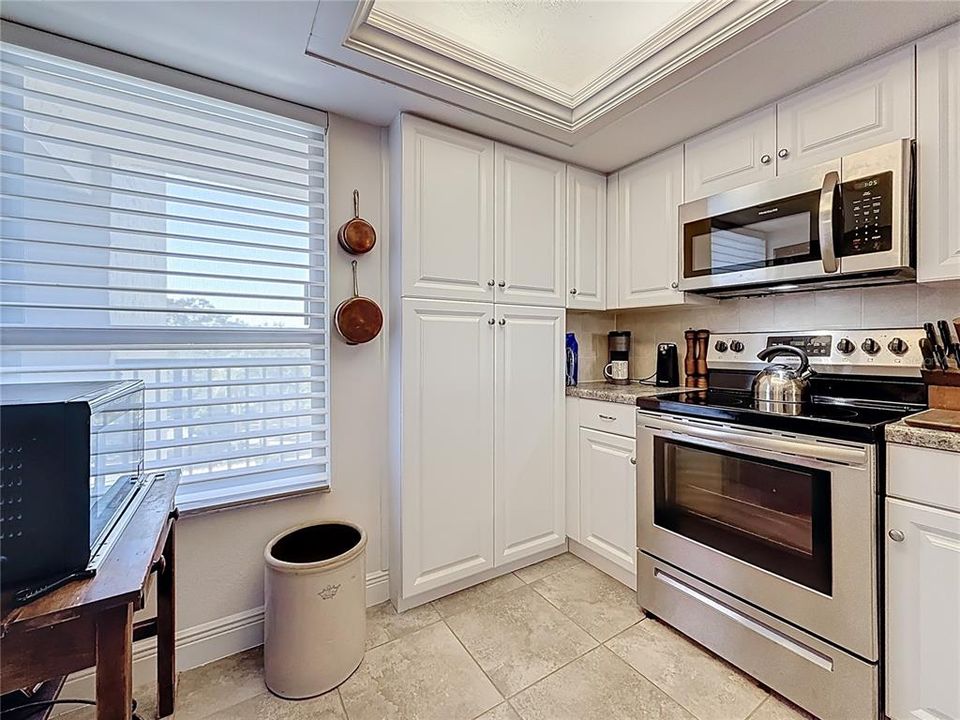 待售: $169,000 (1 贝兹, 1 浴室, 810 平方英尺)