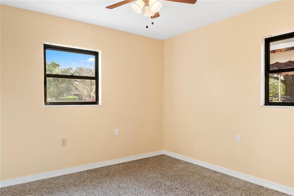 For Sale: $290,000 (3 beds, 1 baths, 960 Square Feet)