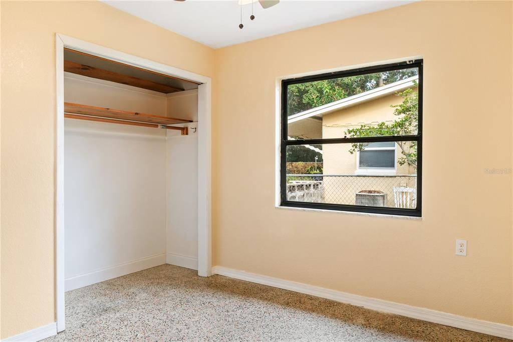 For Sale: $290,000 (3 beds, 1 baths, 960 Square Feet)