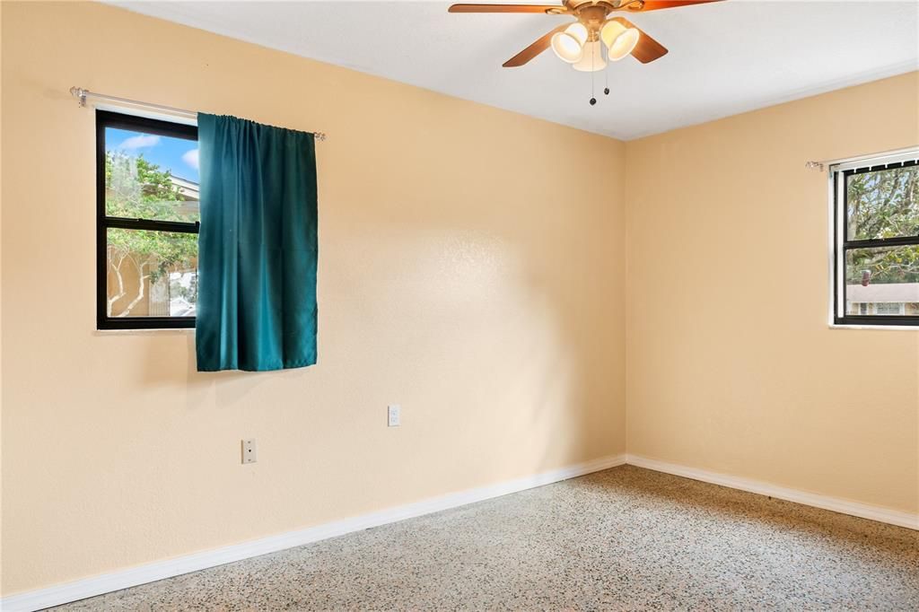 For Sale: $290,000 (3 beds, 1 baths, 960 Square Feet)