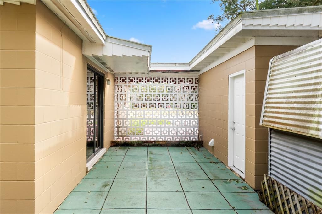 For Sale: $290,000 (3 beds, 1 baths, 960 Square Feet)