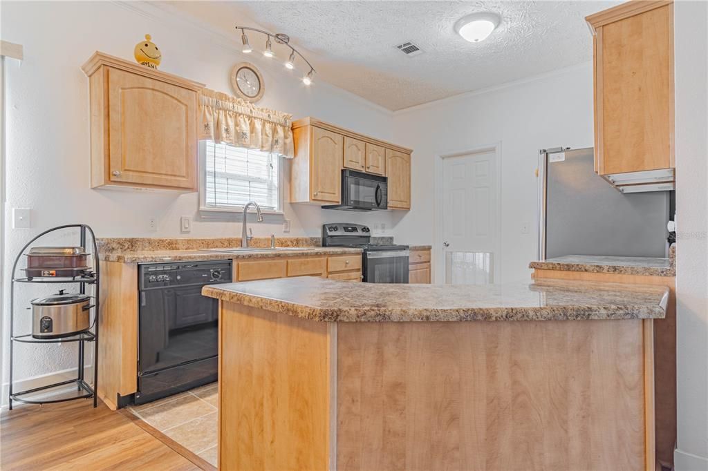 For Sale: $319,999 (3 beds, 2 baths, 1512 Square Feet)