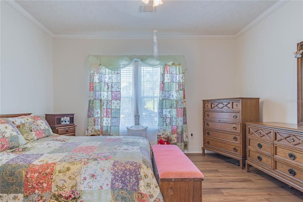 For Sale: $319,999 (3 beds, 2 baths, 1512 Square Feet)