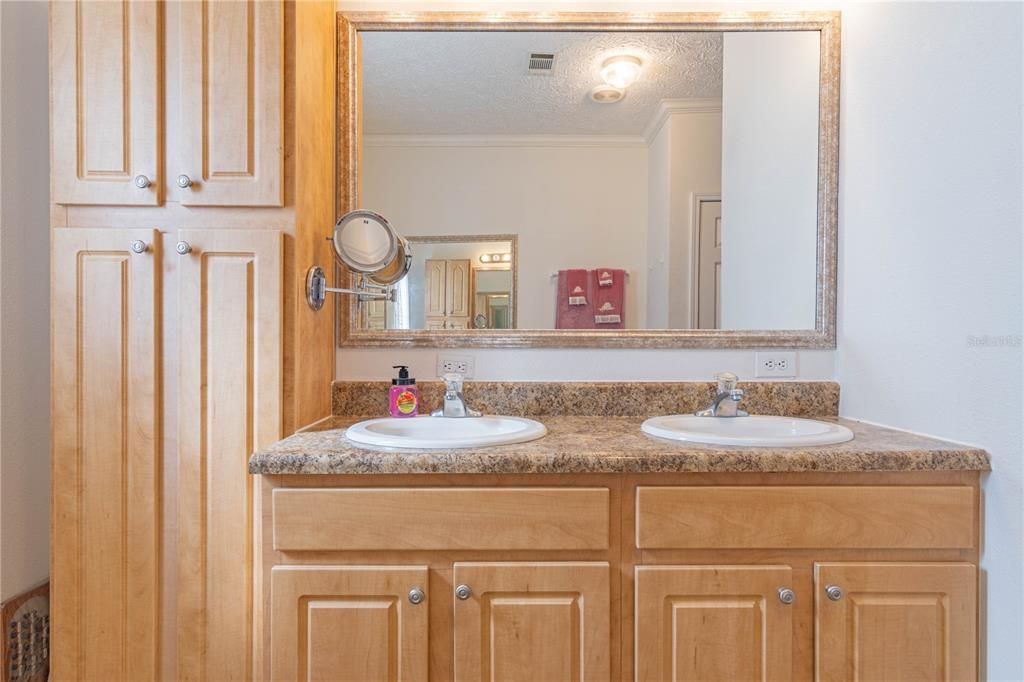 For Sale: $319,999 (3 beds, 2 baths, 1512 Square Feet)