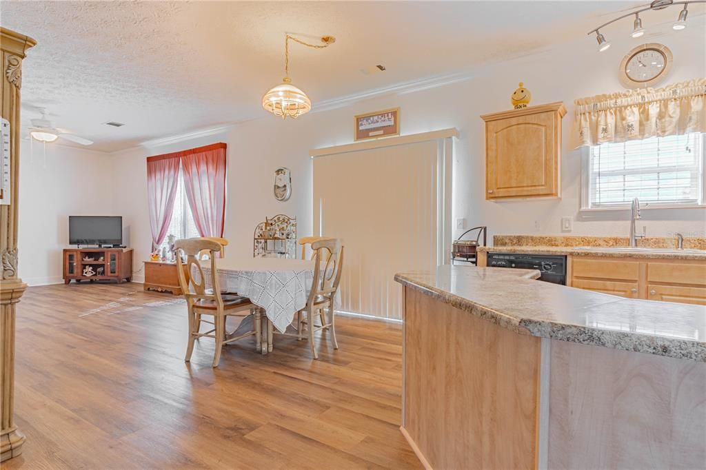 For Sale: $319,999 (3 beds, 2 baths, 1512 Square Feet)