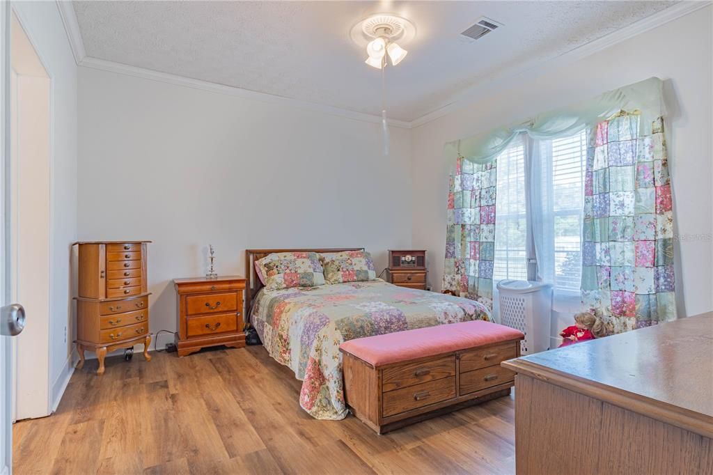 For Sale: $319,999 (3 beds, 2 baths, 1512 Square Feet)