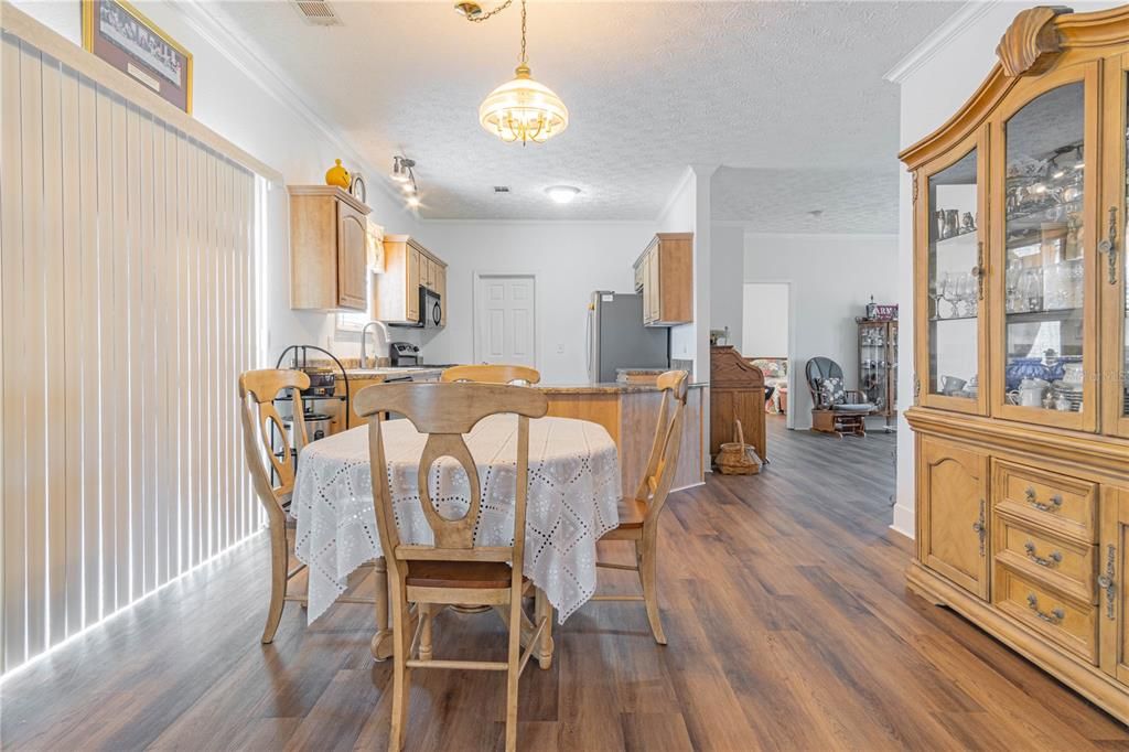 For Sale: $319,999 (3 beds, 2 baths, 1512 Square Feet)