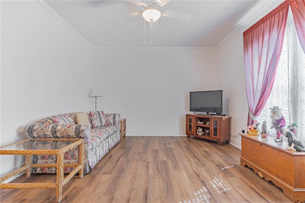 For Sale: $319,999 (3 beds, 2 baths, 1512 Square Feet)