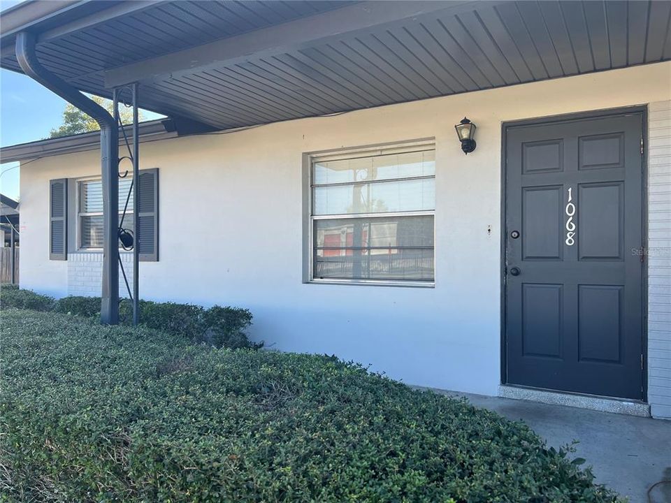 出租: $1,550 (2 贝兹, 1 浴室, 900 平方英尺)