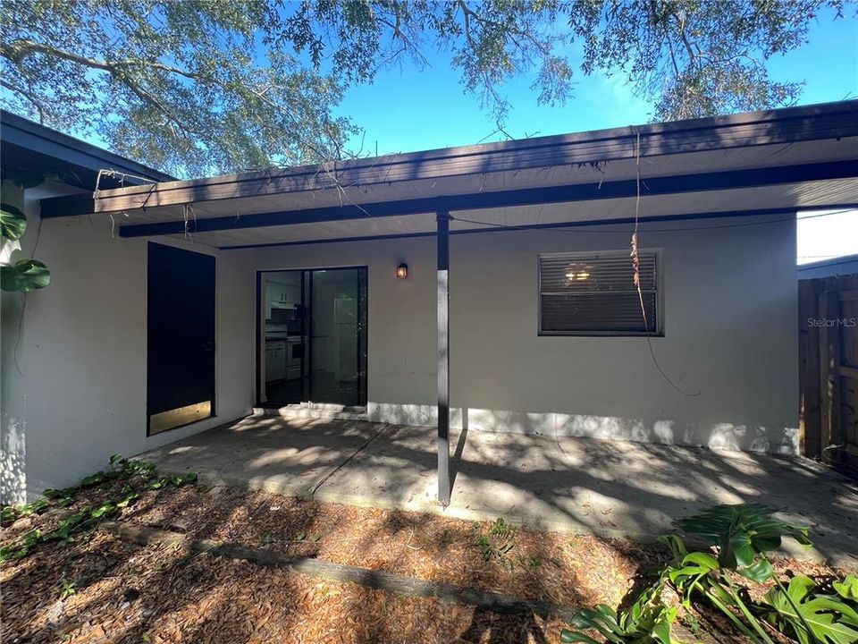 出租: $1,550 (2 贝兹, 1 浴室, 900 平方英尺)