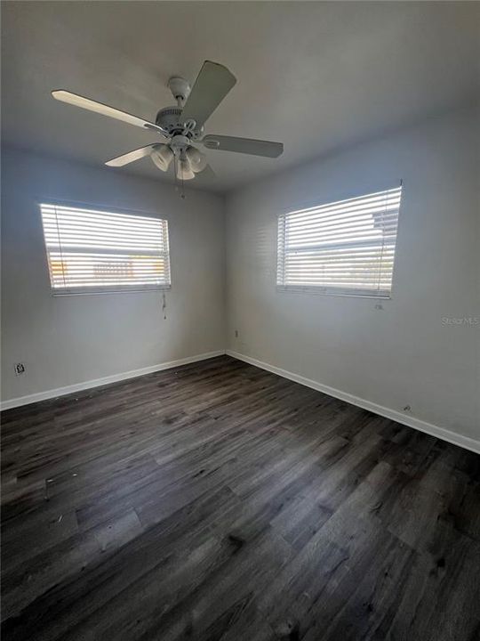 出租: $1,550 (2 贝兹, 1 浴室, 900 平方英尺)