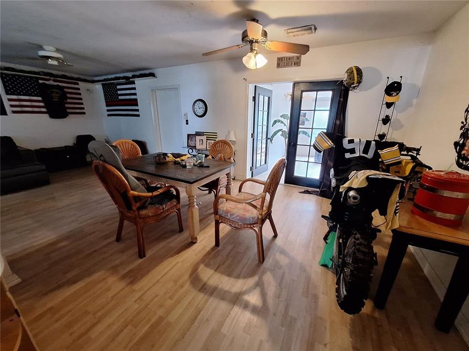 待售: $275,000 (3 贝兹, 2 浴室, 2007 平方英尺)